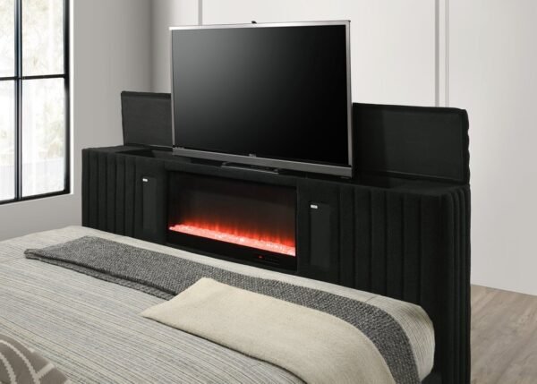 villa-black-1_orig.jpeg Villa Black Platform Bed - Queen, King