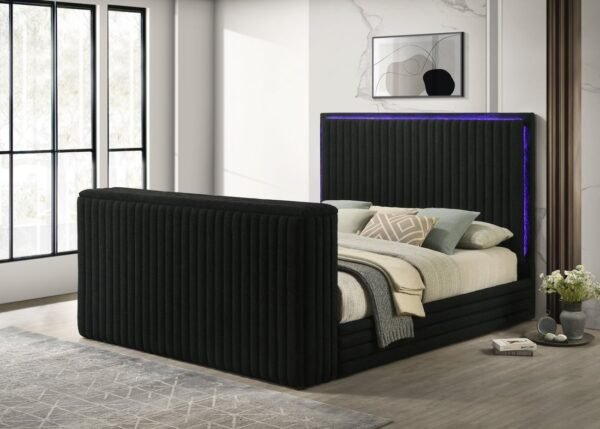 villa-black-2_orig.jpeg Villa Black Platform Bed - Queen, King